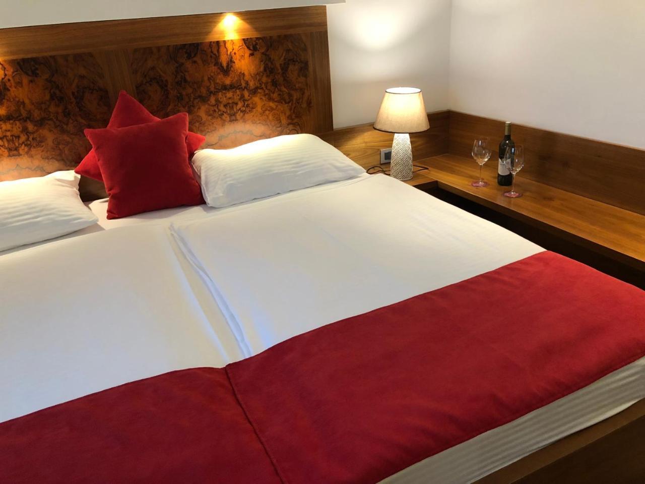 Hotel Exclusive ซาราเยโว ภายนอก รูปภาพ